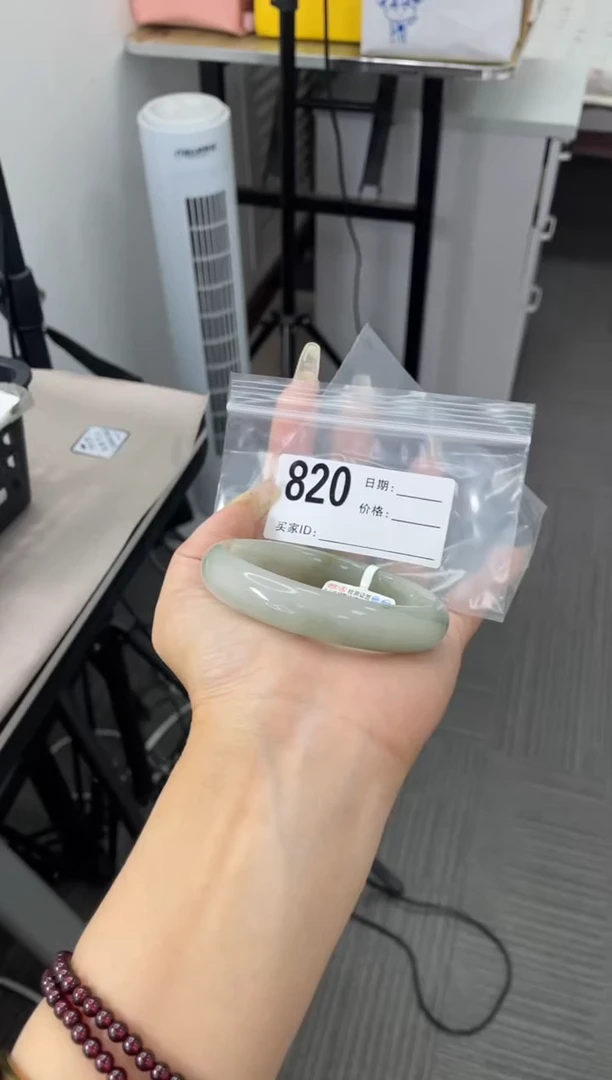 石英质玉（天山翠）手镯未镶嵌820