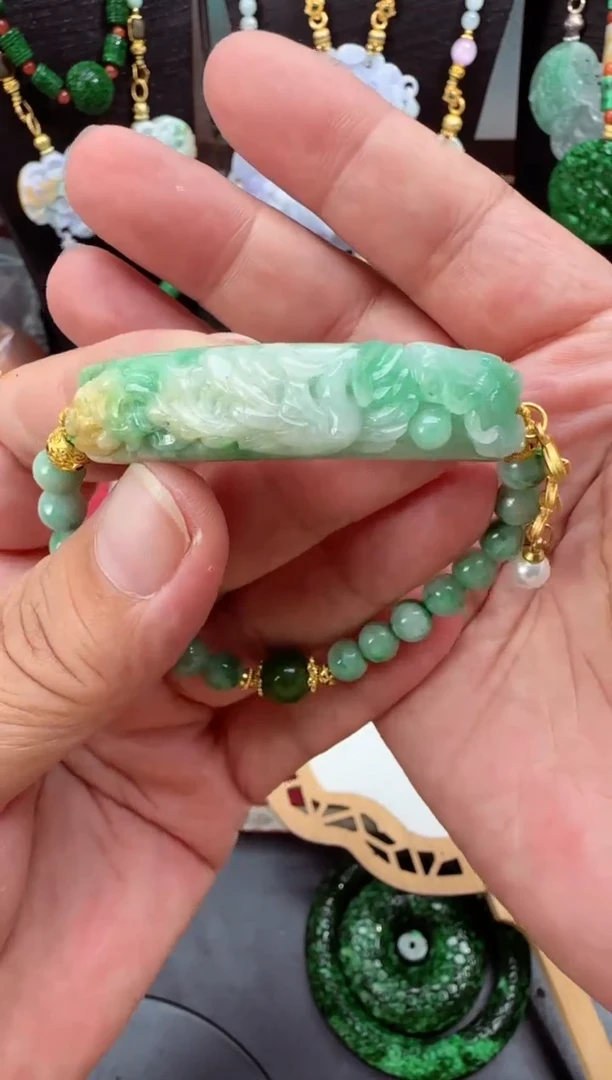 颈饰未镶嵌翡翠手牌