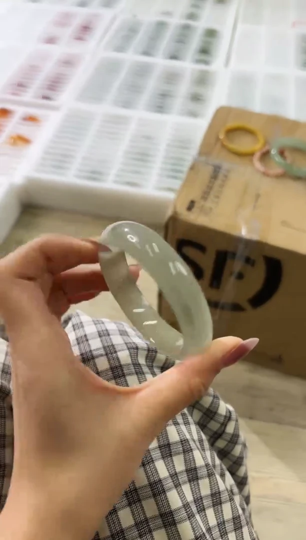 未镶嵌手镯石英质玉111-55D