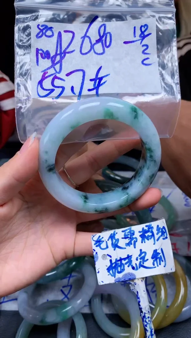 【闪购商品】定制翡翠未镶嵌80毛货需精细抛光手镯多样性拍一发一