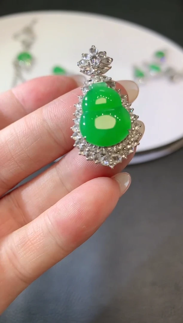 【闪购商品】翡翠吊坠(不含链)18K金镶嵌F99