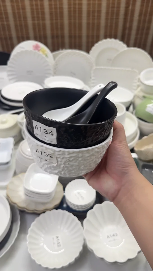 瓷          两个6英寸石纹碗