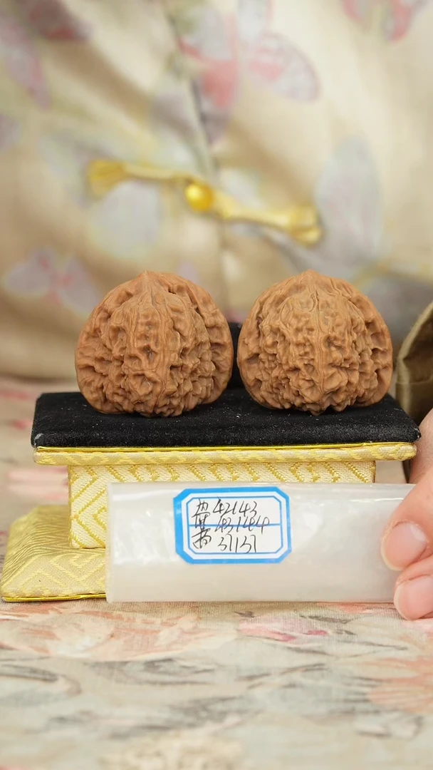 【闪购商品】文玩核桃把件赵喜满南将石