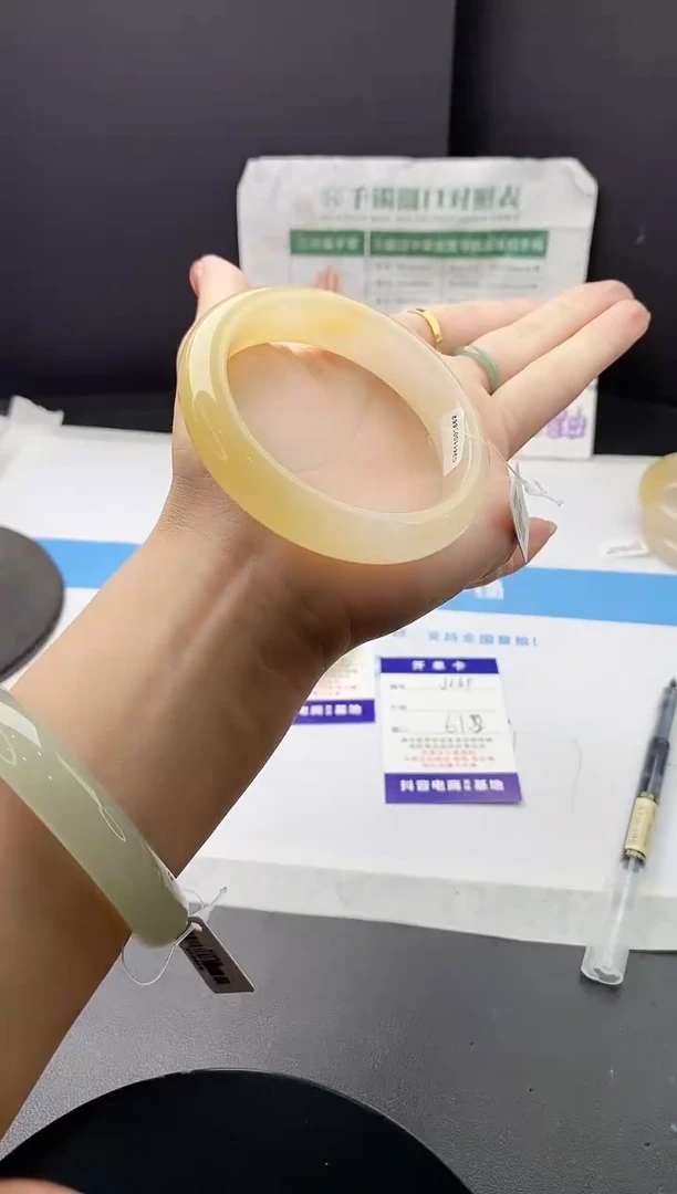 未镶嵌手镯石英质玉j165-HB61+