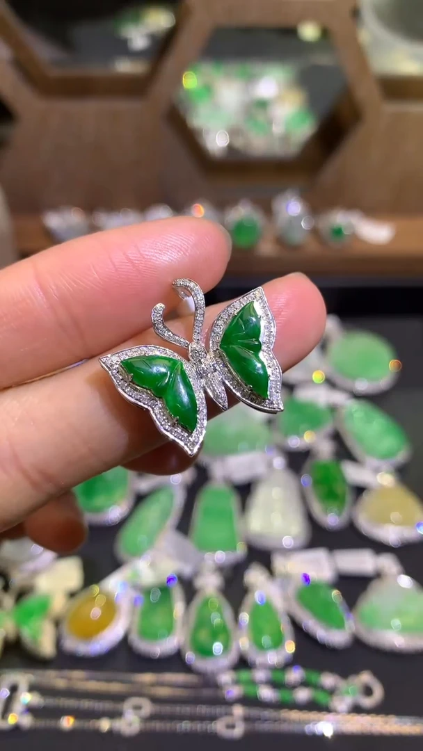 【闪购商品】翡翠吊坠(不含链)18K金镶嵌吊坠