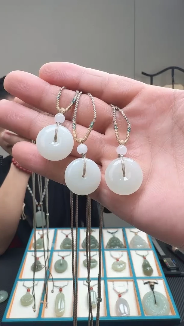 【闪购商品】和田玉吊坠(赠链)未镶嵌平安扣多样性发一