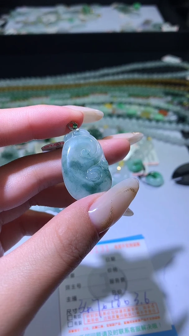 颈饰18K金镶嵌翡翠ZX018908