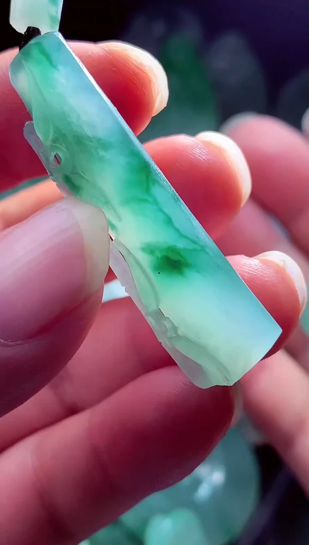 未镶嵌定制翡翠山**?翡翠毛货定制