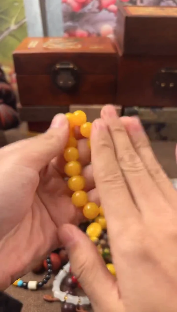 蜜蜡颈饰未镶嵌..................