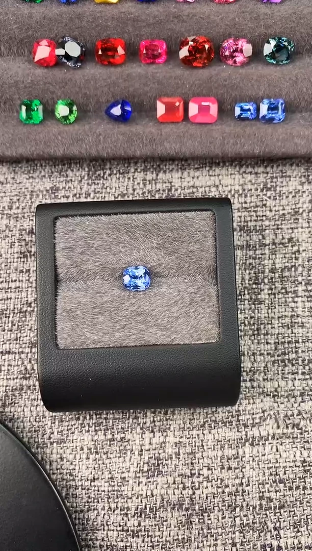 未镶嵌裸石定制蓝宝石筱**在枕型 无烧矢车菊 2.44ct