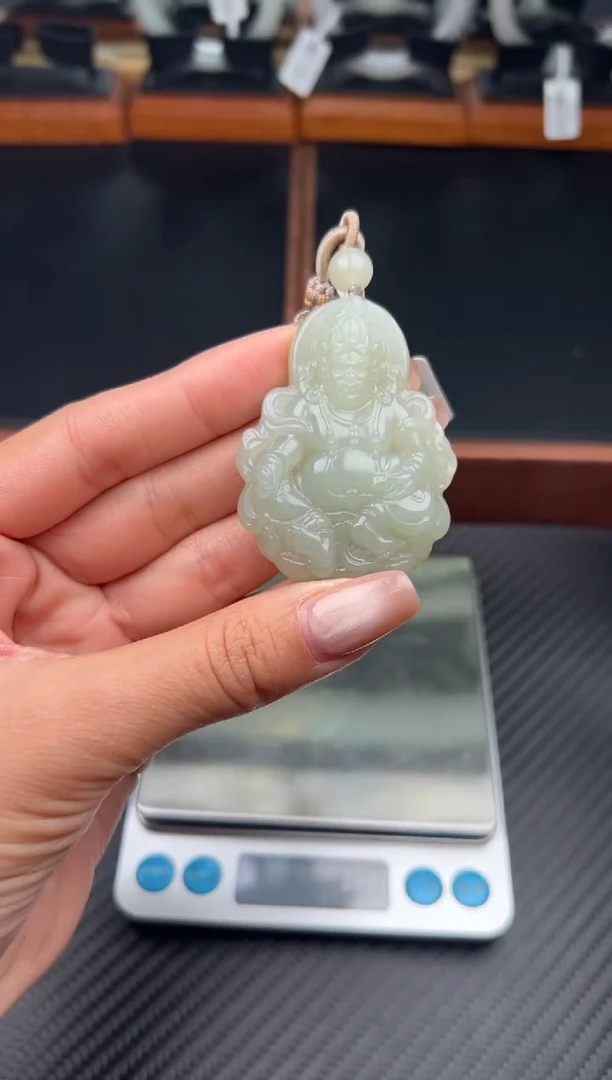 吊坠(赠链)未镶嵌和田玉且末微色差近矿吊坠