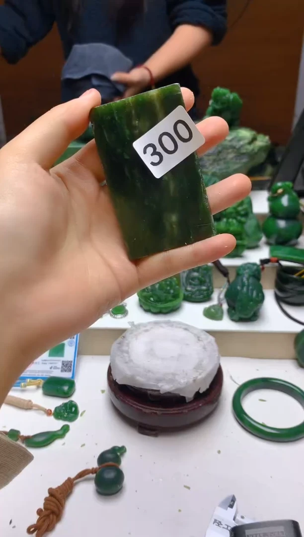 未镶嵌和田玉（碧玉）珠宝半成品0