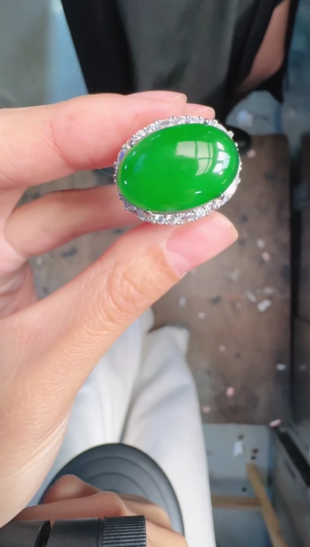 未镶嵌定制翡翠A货有轻微色差属于正常现象，戒指1