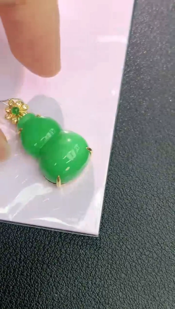颈饰18K金镶嵌翡翠赠礼盒证书 丁丁