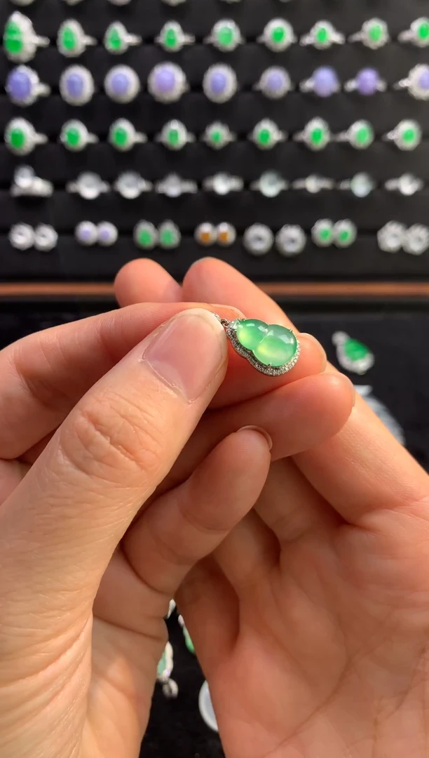 吊坠(不含链)18K金镶嵌翡翠葫芦吊坠