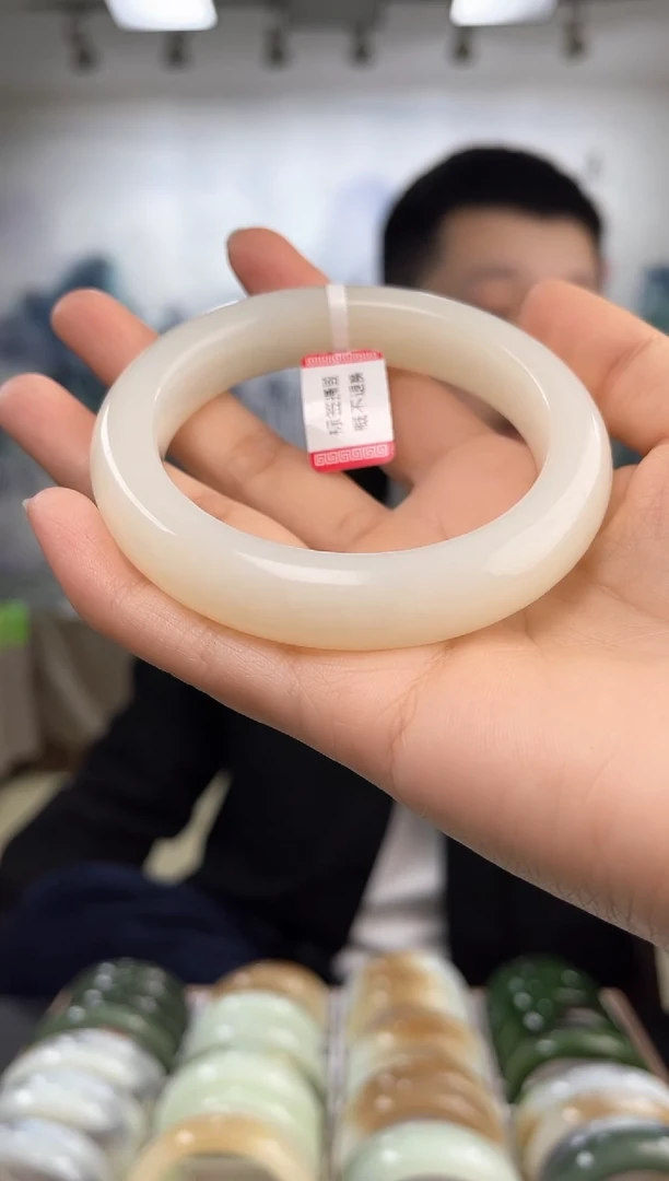 【闪购商品】和田玉手镯未镶嵌60圈口仅一只