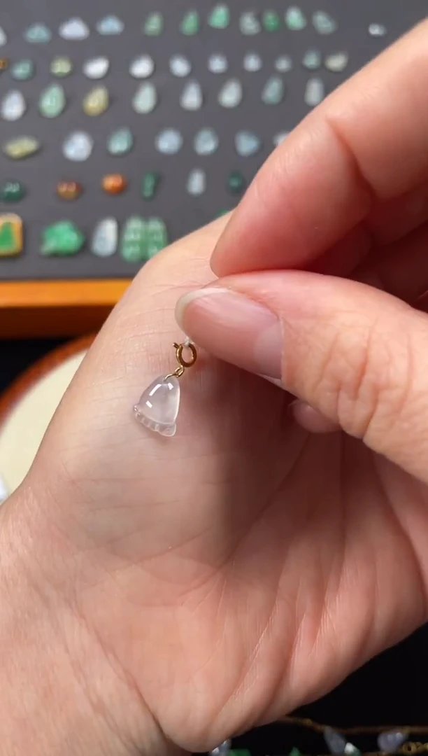 吊坠(不含链)18K金镶嵌翡翠一个JK261