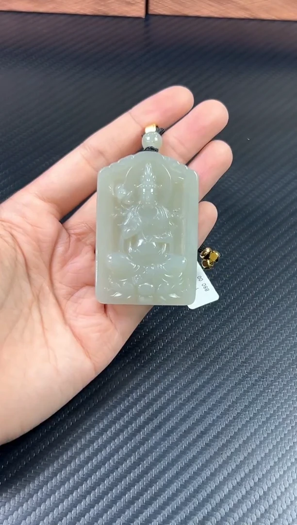 吊坠(赠链)未镶嵌和田玉且末微色差近矿