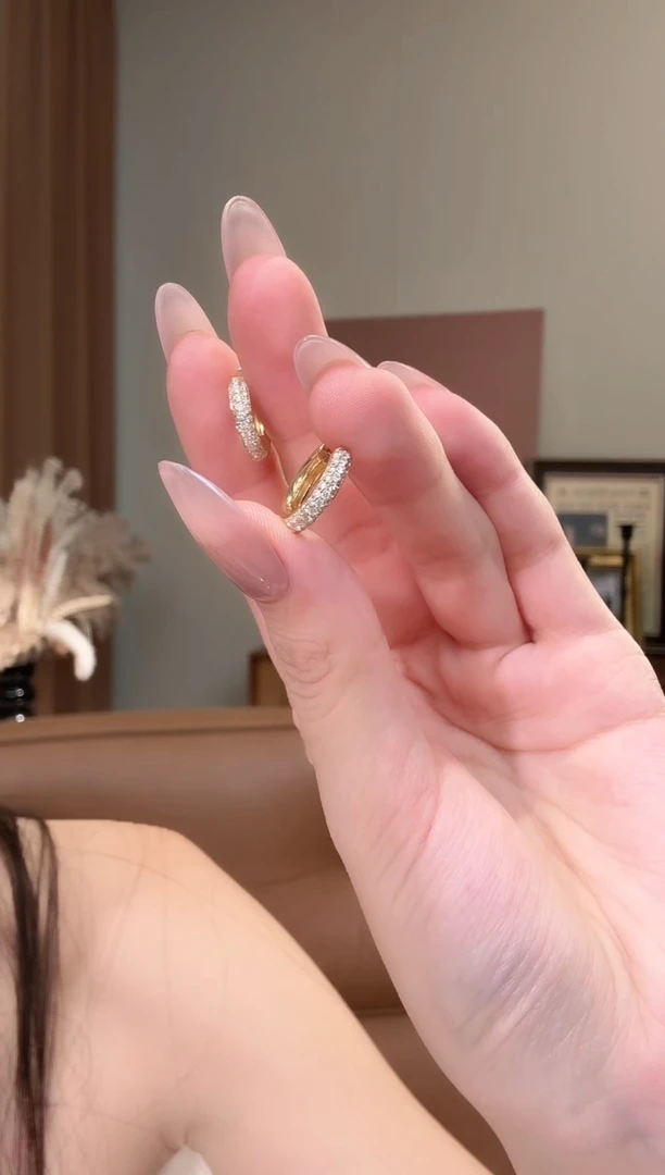 18K金镶嵌实验室培育钻石耳饰@@耳圈黄圆形甜甜圈9-10MM