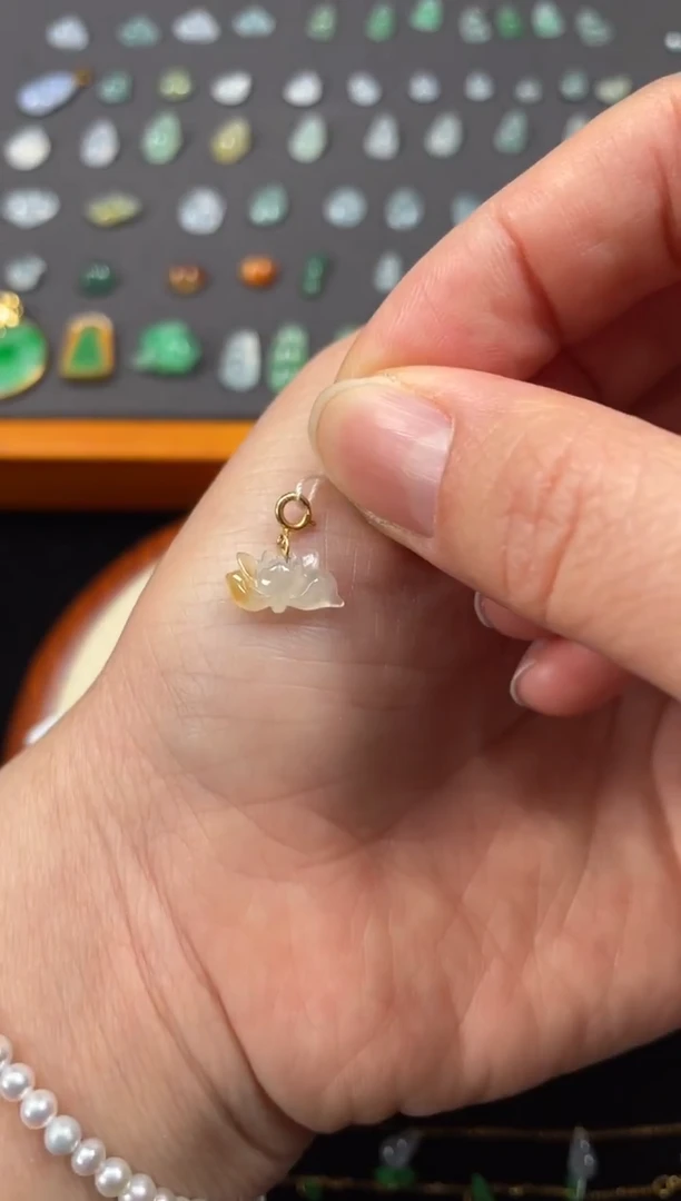 吊坠(不含链)18K金镶嵌翡翠一个JK505