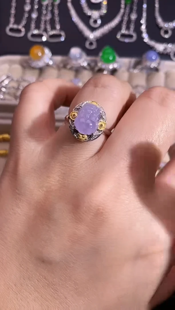 18K金镶嵌戒指翡翠戒指