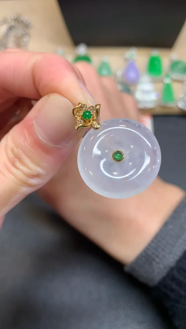 【闪购商品】翡翠颈饰18K金镶嵌平安扣【无服务费】