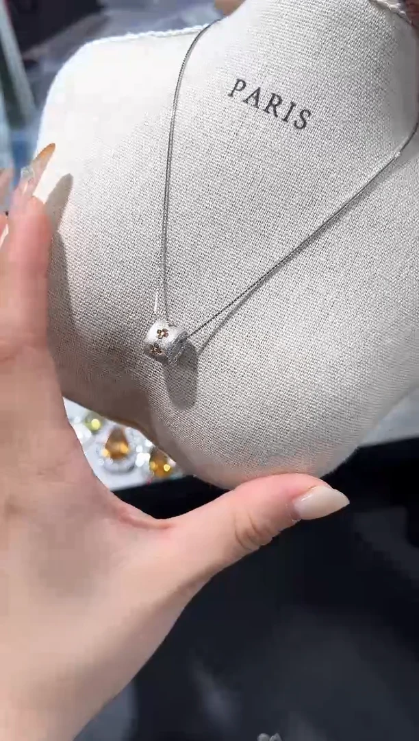 吊坠(不含链)银S925镶嵌石榴石6s多样性发其一【1个】