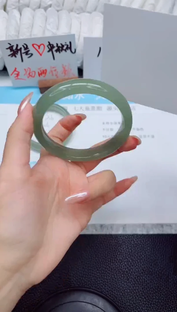 未镶嵌手镯石英质玉137-59.8