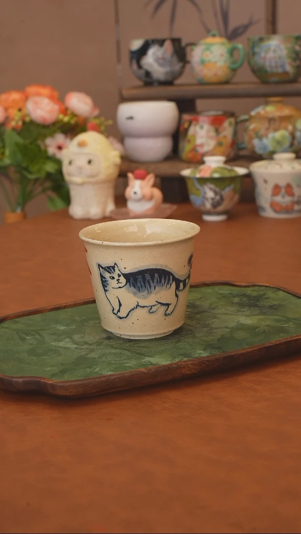 刘十三 猫咪手握杯