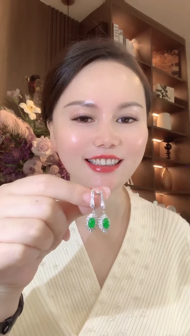 18K金镶嵌翡翠耳饰A99