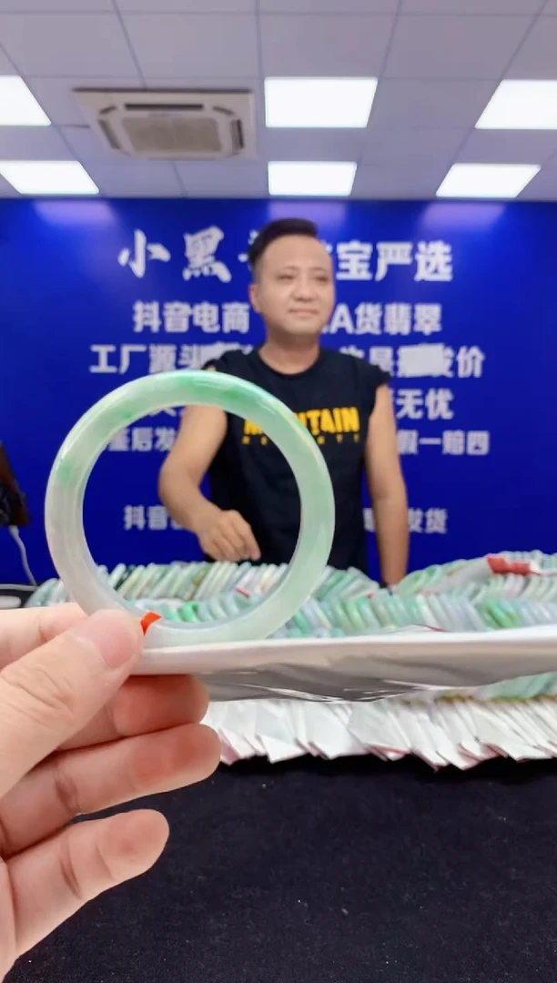 翡翠手镯未镶嵌1天然翡翠默认有瑕完美主义者勿拍