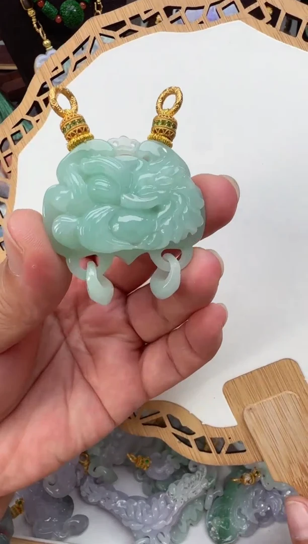 颈饰未镶嵌翡翠吊坠