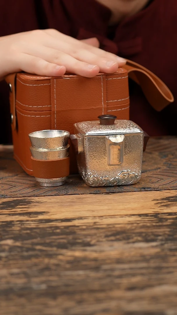 手工篆刻祥云手抓1个+2锤纹小号杯+1皮盒