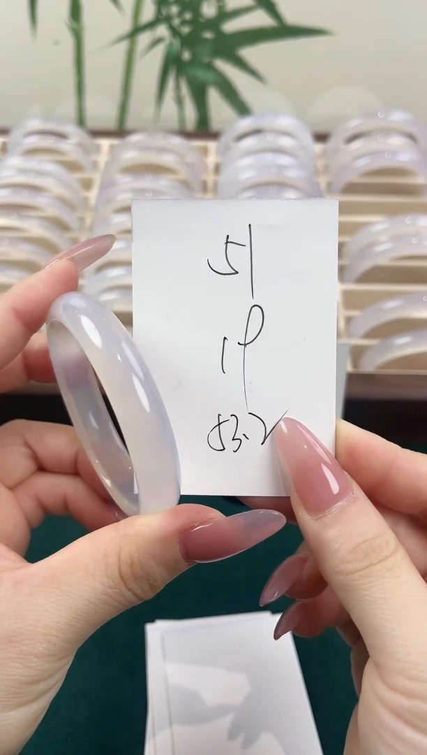 玛瑙/玉髓手镯未镶嵌51