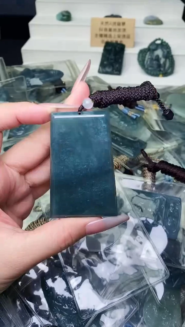 颈饰未镶嵌翡翠