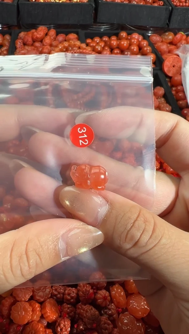 南红玛瑙未镶嵌颈饰1