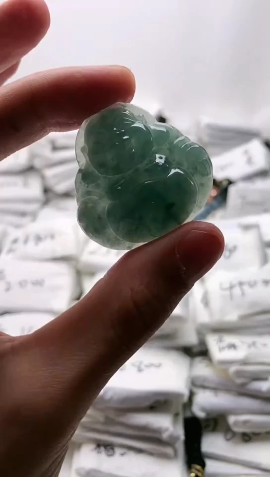 翡翠未镶嵌颈饰佛公