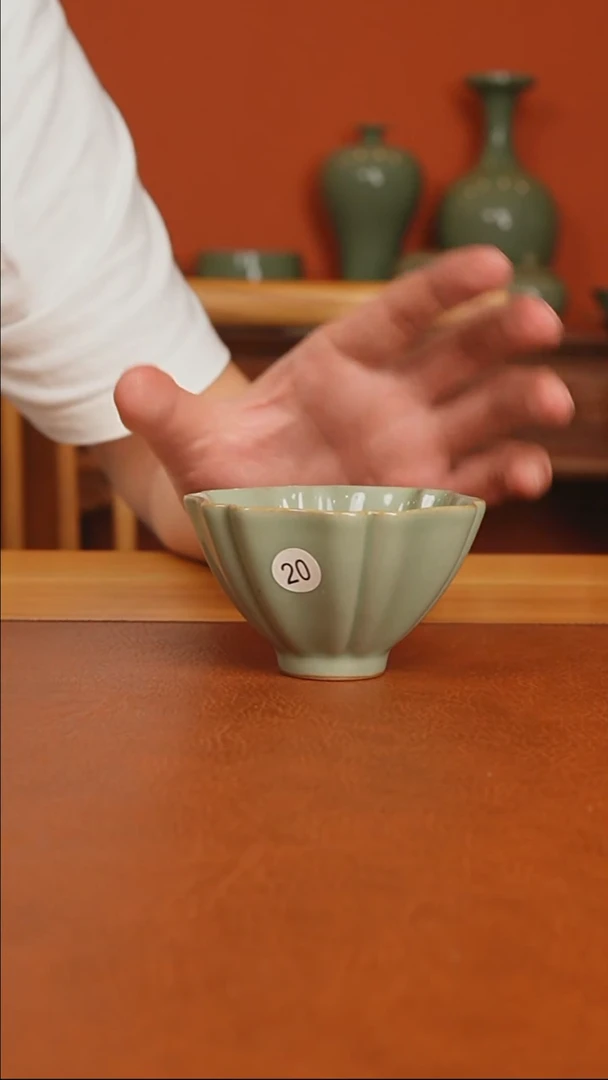 越窑秘色瓷六花口盏二级品