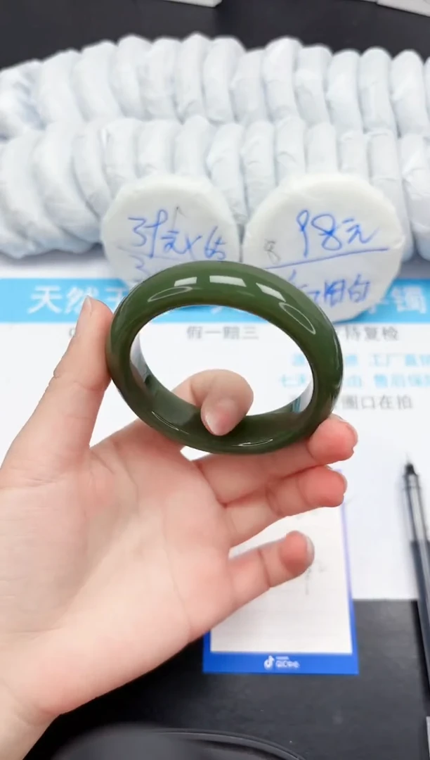 【闪购商品】石英质玉手镯未镶嵌26-58.1