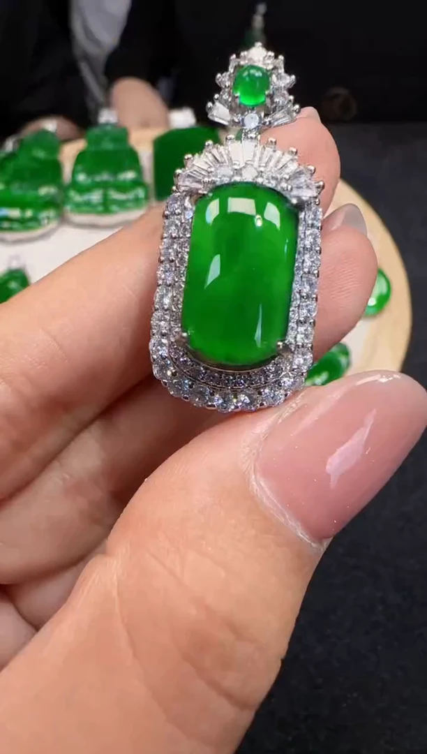 未镶嵌定制翡翠翡翠吊坠107