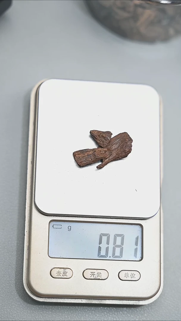 沉香手把件富森红土沉水0.8g