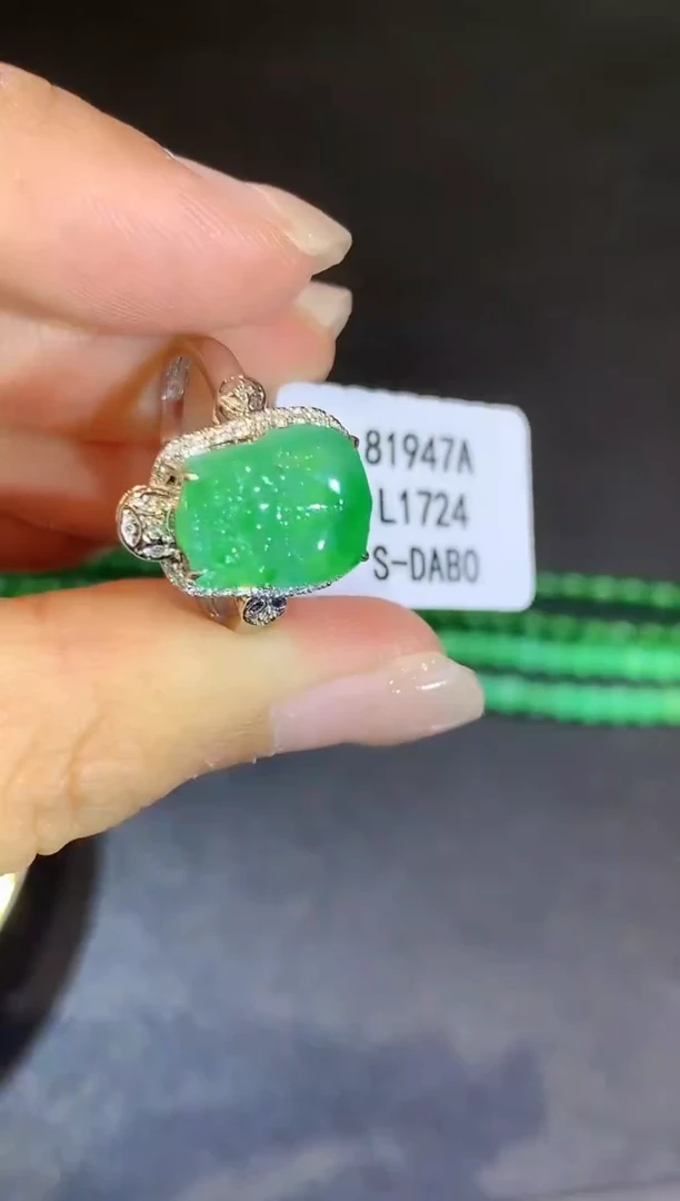 翡翠戒指18K金镶嵌L1724多样性发其一