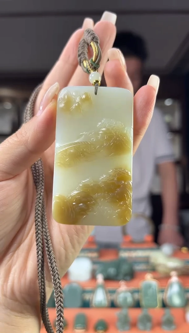 颈饰未镶嵌和田玉佩佩