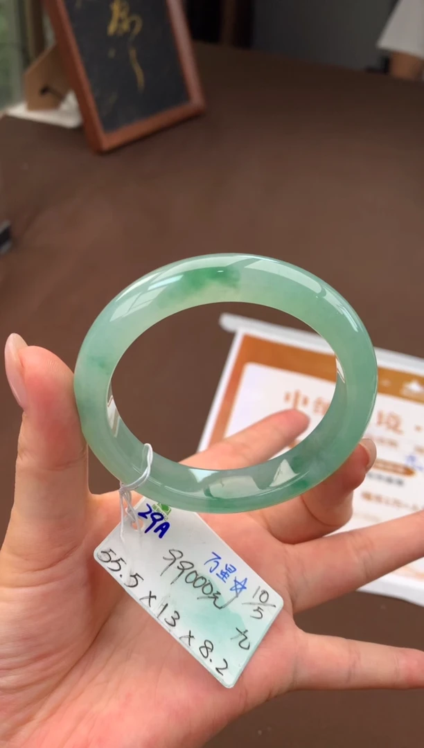 翡翠手镯未镶嵌自带#520送礼#，联系客服核对地址~