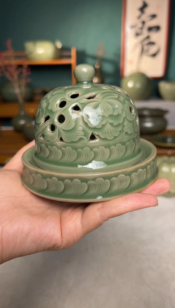 其他耀州窑纯手工缠枝牡丹镂空熏香炉