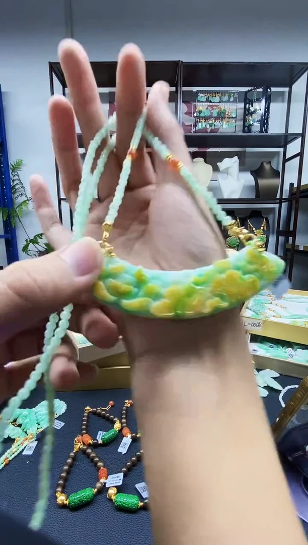 翡翠未镶嵌颈饰翡翠吊坠