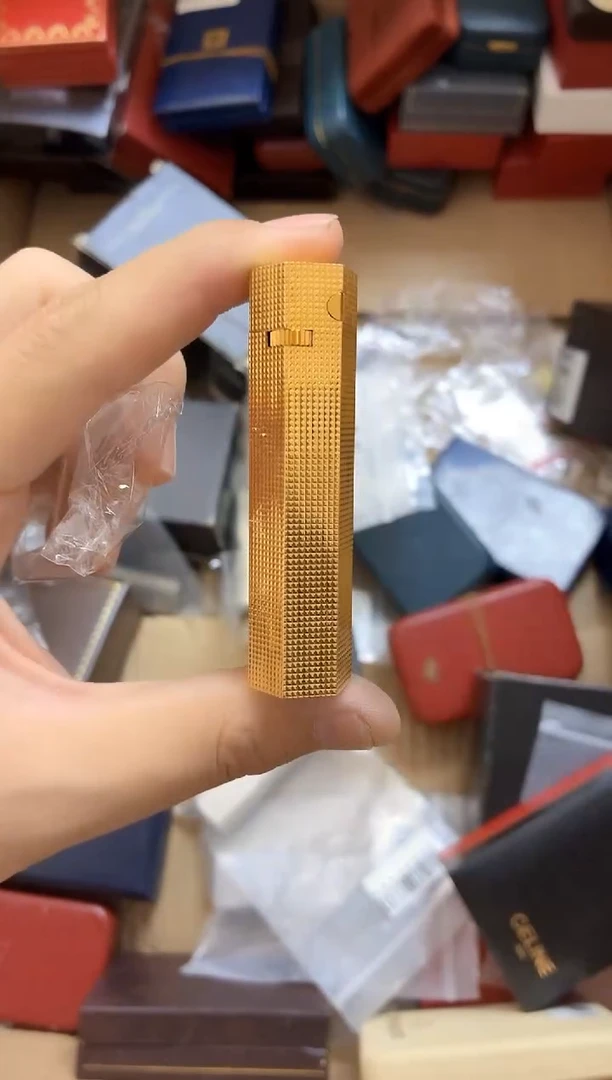 赛琳金巴黎钉打火机