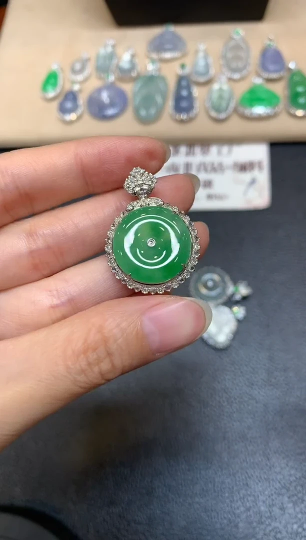 翡翠18K金镶嵌颈饰平安扣【无服务费