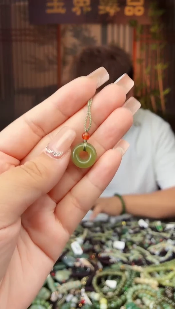 和田玉未镶嵌颈饰拍一发一