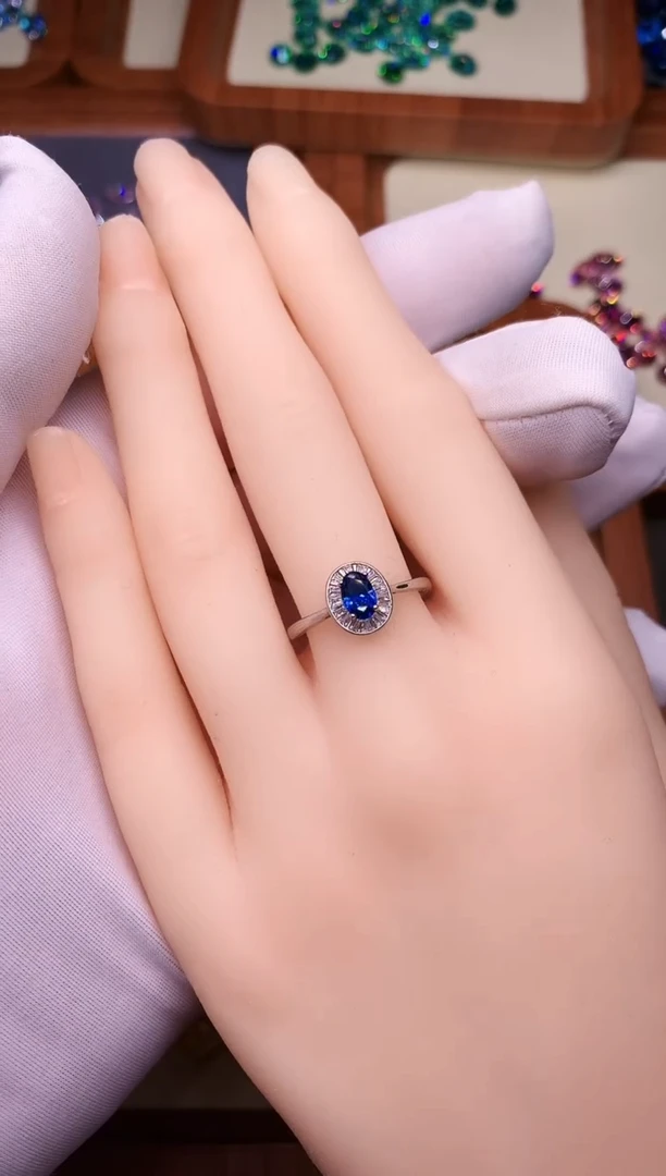 蓝宝石戒指银S925镶嵌······